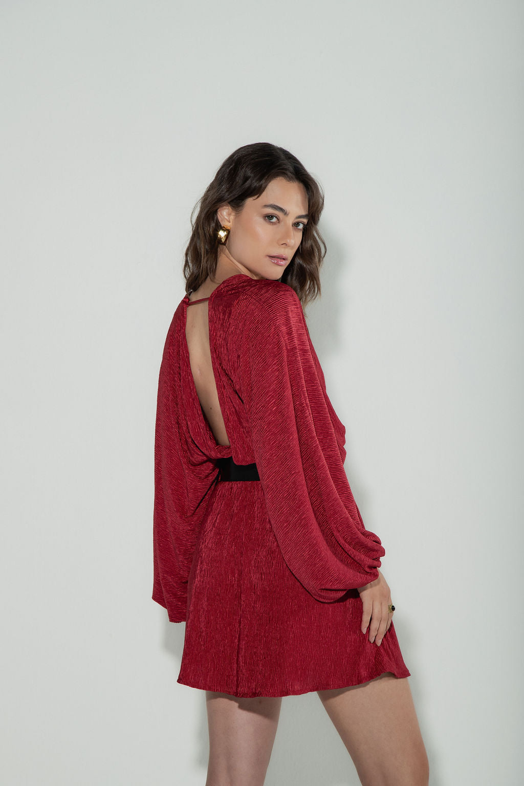 Vestido Curto Plissado Vinho