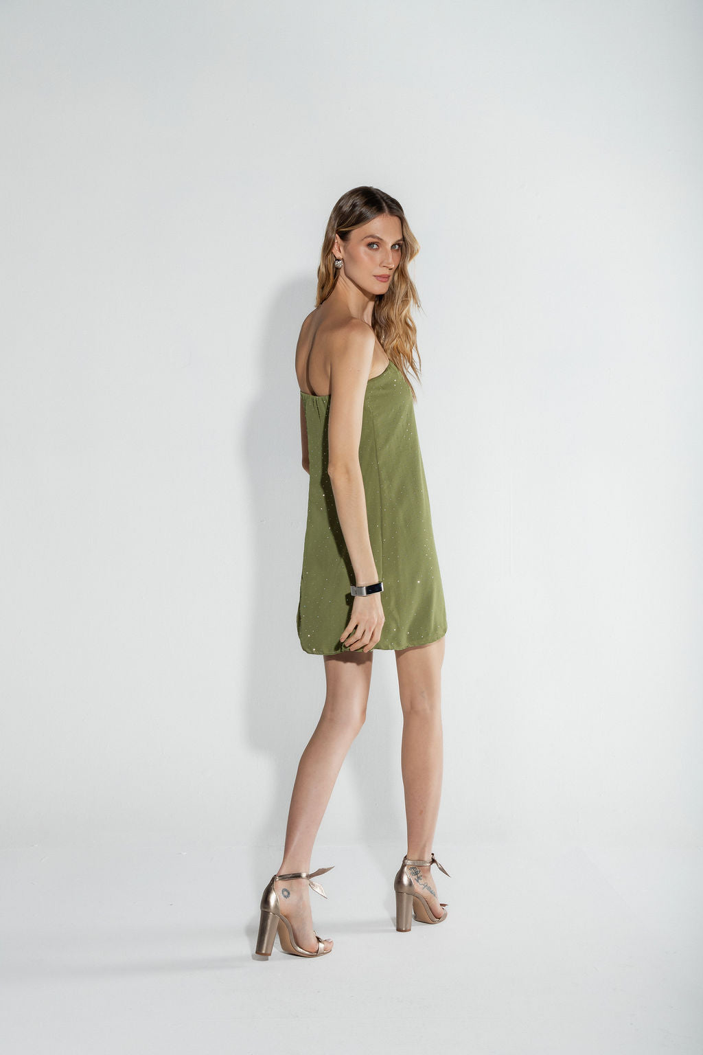 Vestido Curto Brilho com Lenço Verde