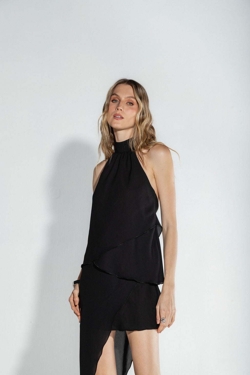 Vestido Babados Assimétrico Preto