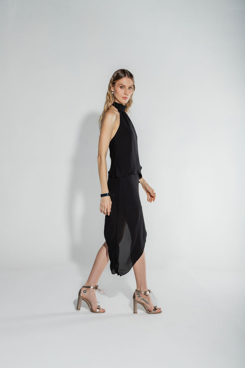 Vestido Babados Assimétrico Preto