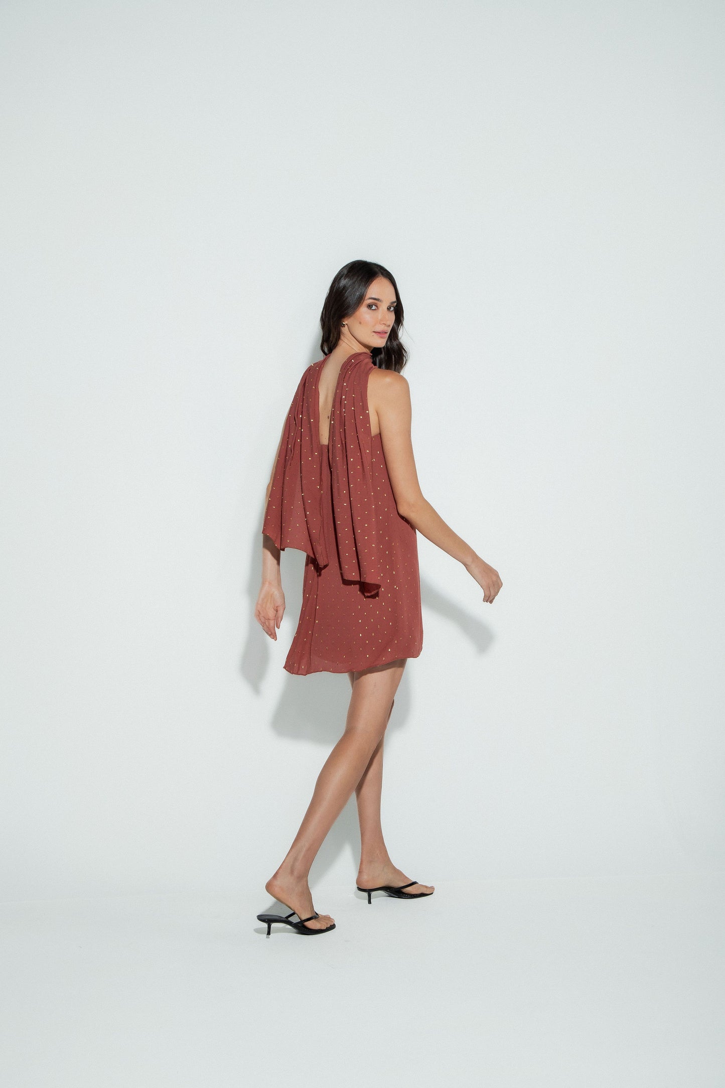 Vestido Tomara que Caia Curto Brilho Marrom