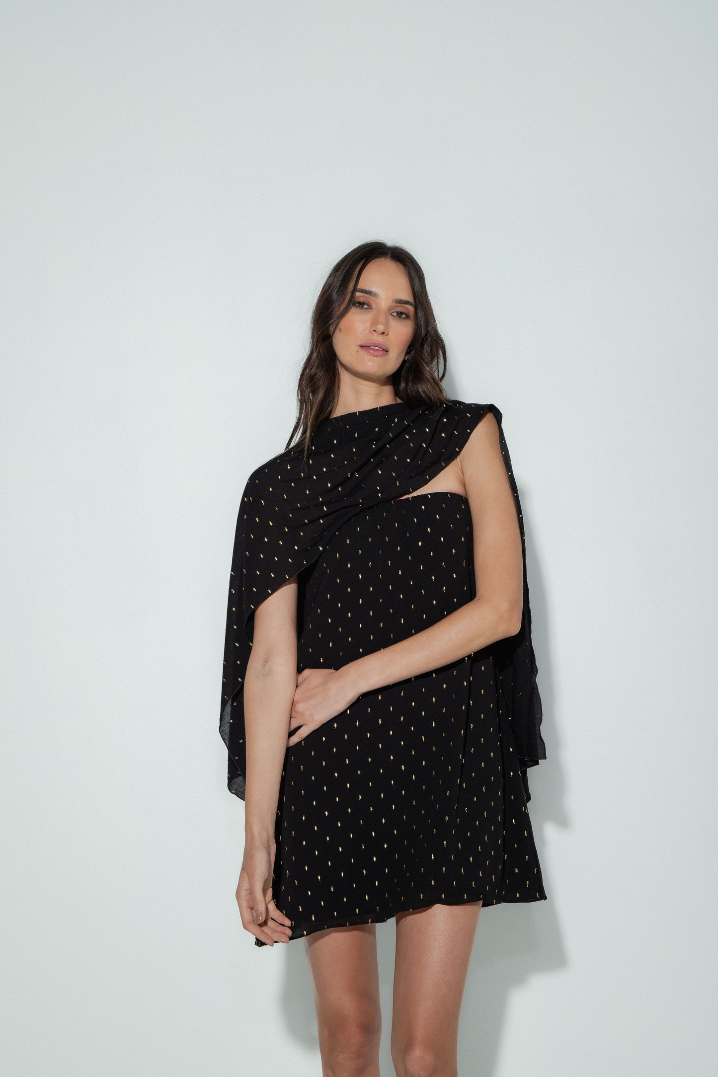 Vestido Tomara que Caia Curto Brilho Preto