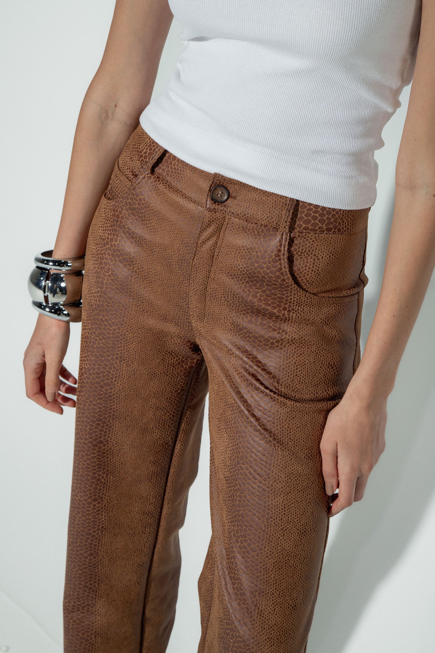 Calça Reta Croco Marrom