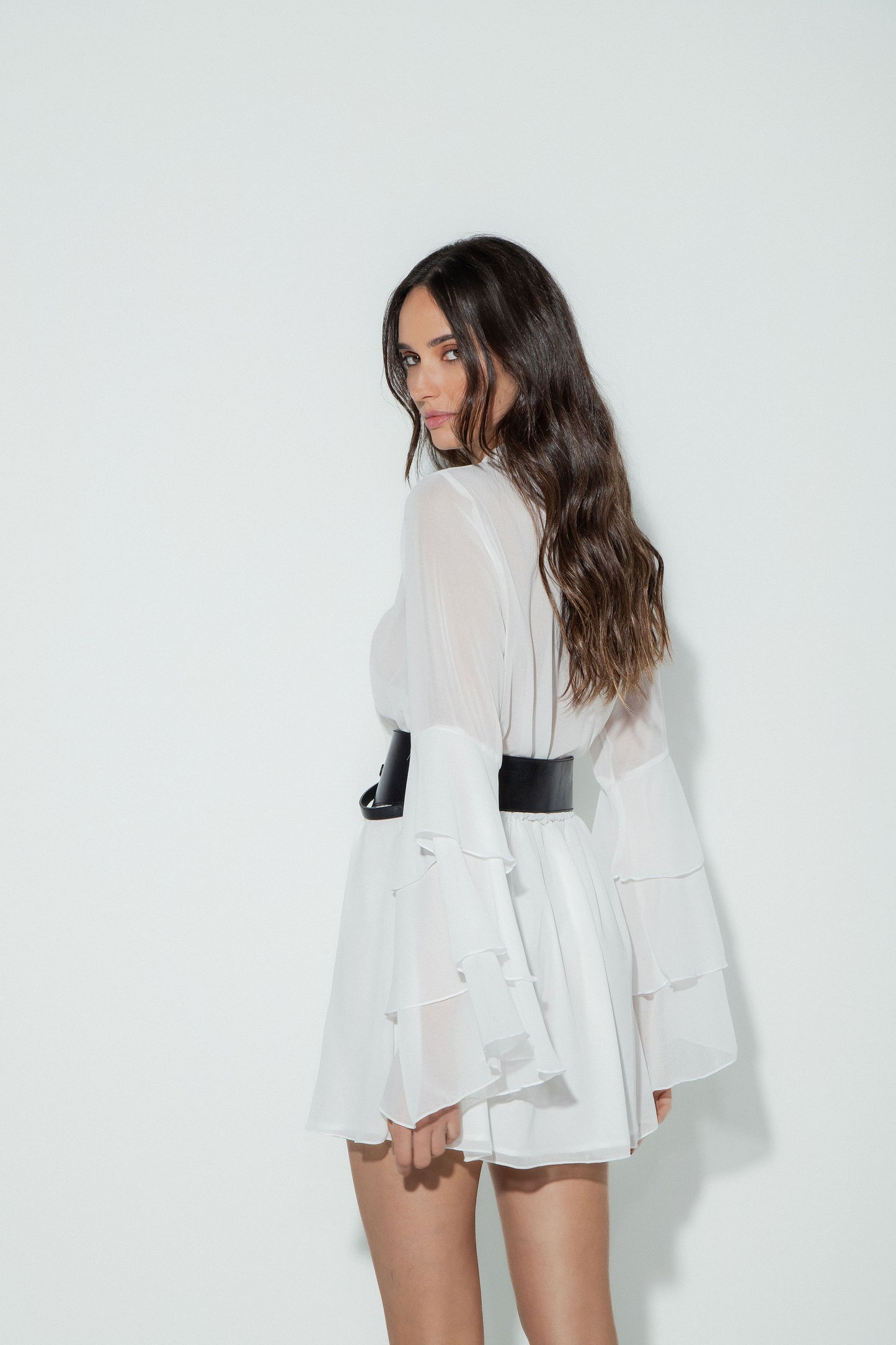 Vestido Curto Manga Longa 3 Babados Off White