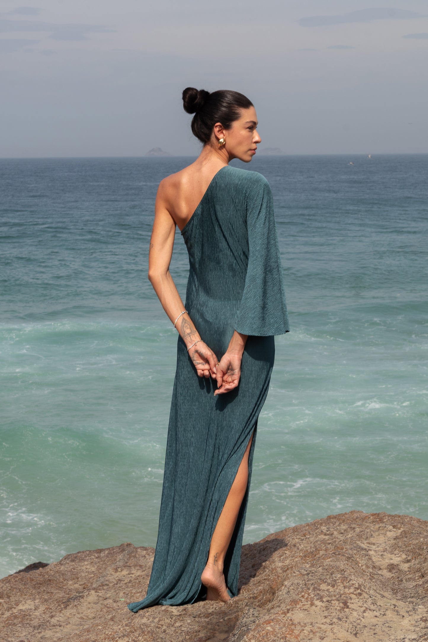 Vestido Longo Plissado Metal Verde Petróleo