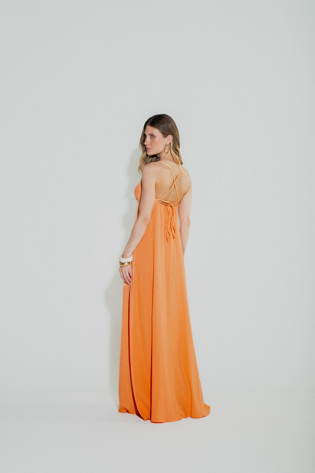 Vestido Longo Decote Metal Coral