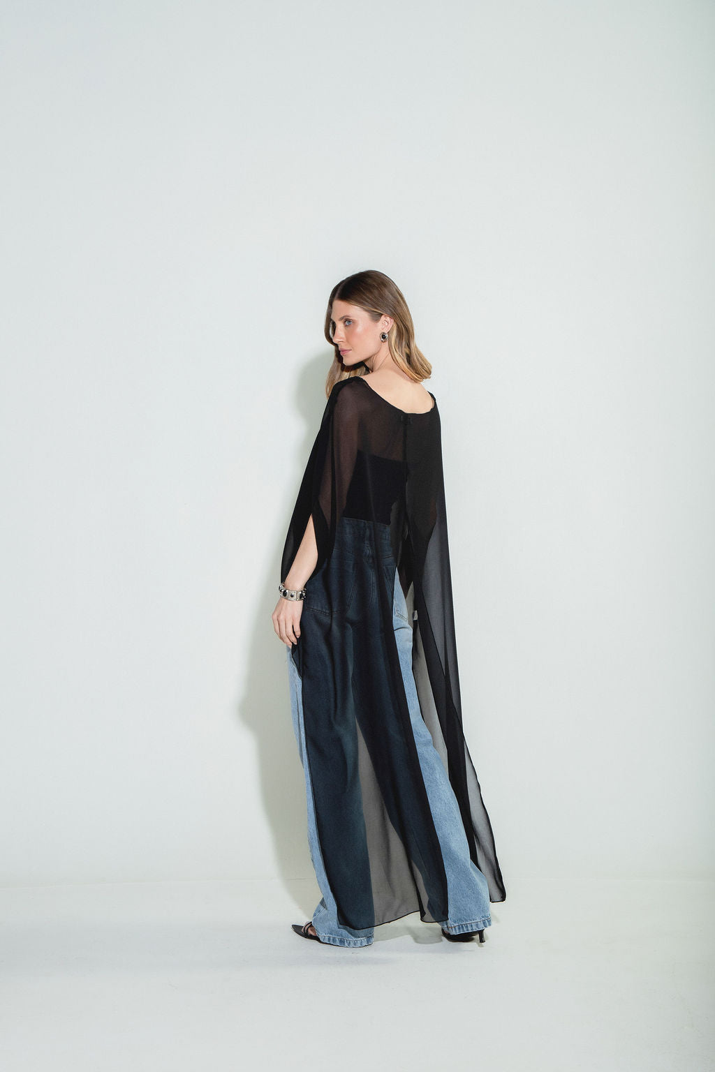 Blusa Capa com Top Avulso Preta