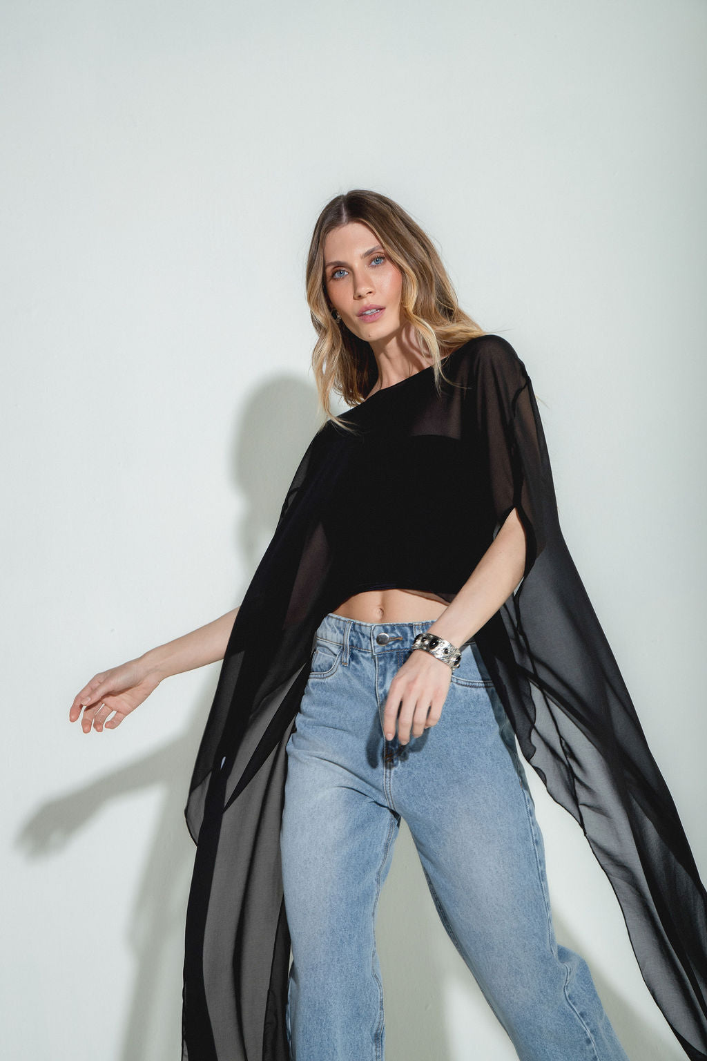 Blusa Capa com Top Avulso Preta