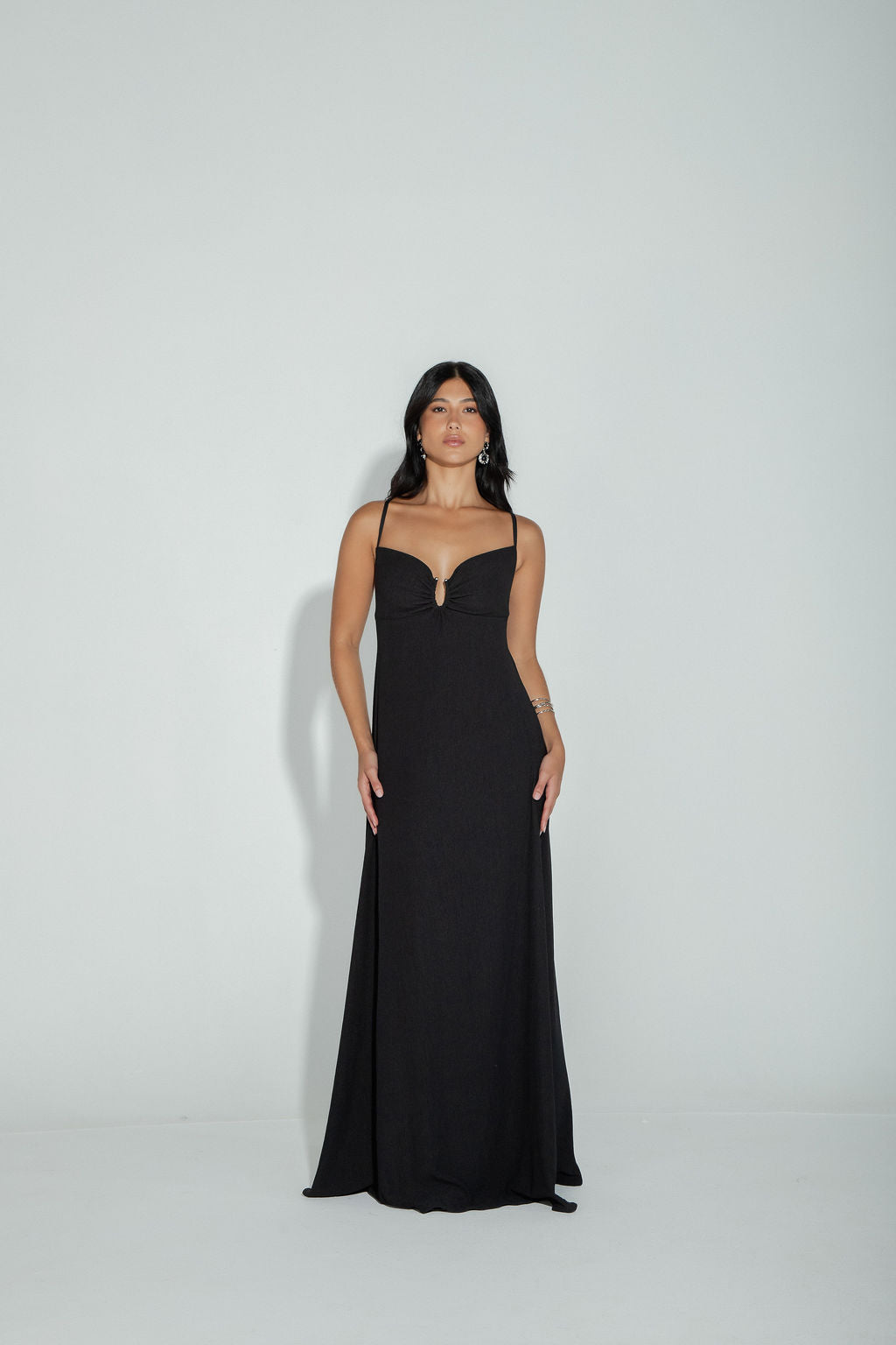 Vestido Longo Decote Metal Preto