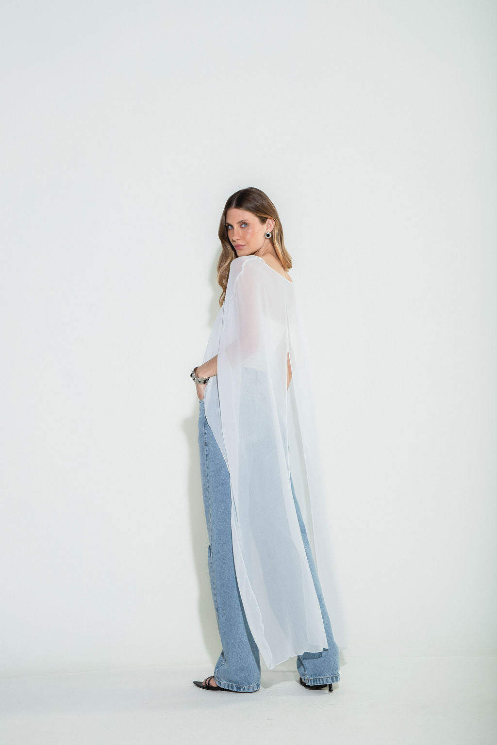 Blusa Capa com Top Avulso Off White