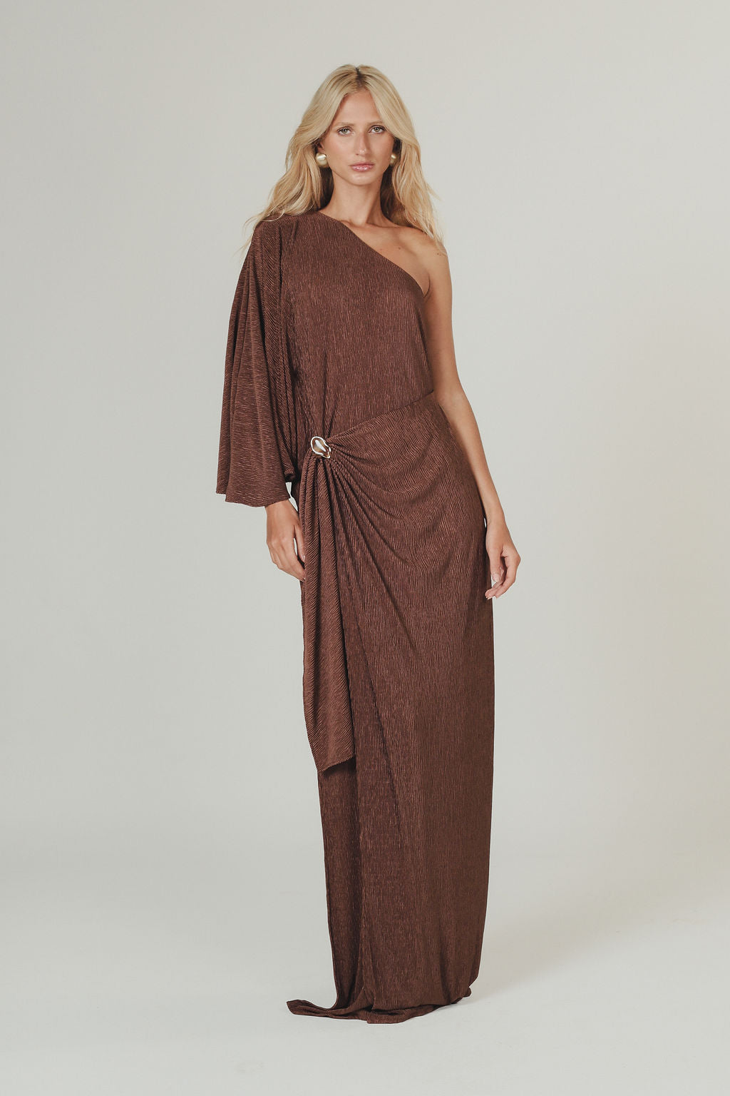 Vestido Longo Plissado Metal Marrom