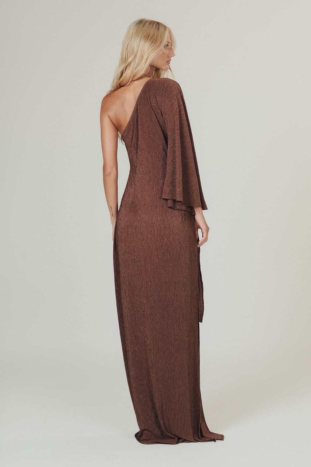 Vestido Longo Plissado Metal Marrom