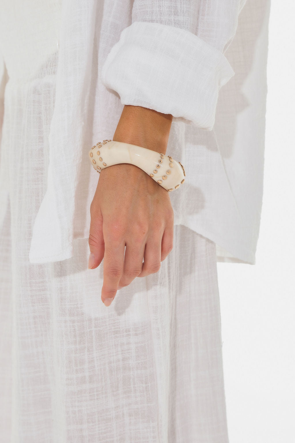 Bracelete Tachas Off White Dourado