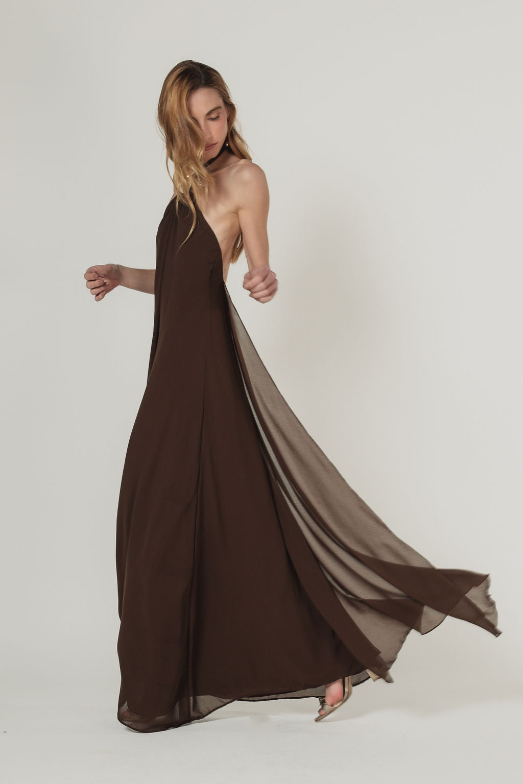 Vestido Longo Frente Única Metal Marrom