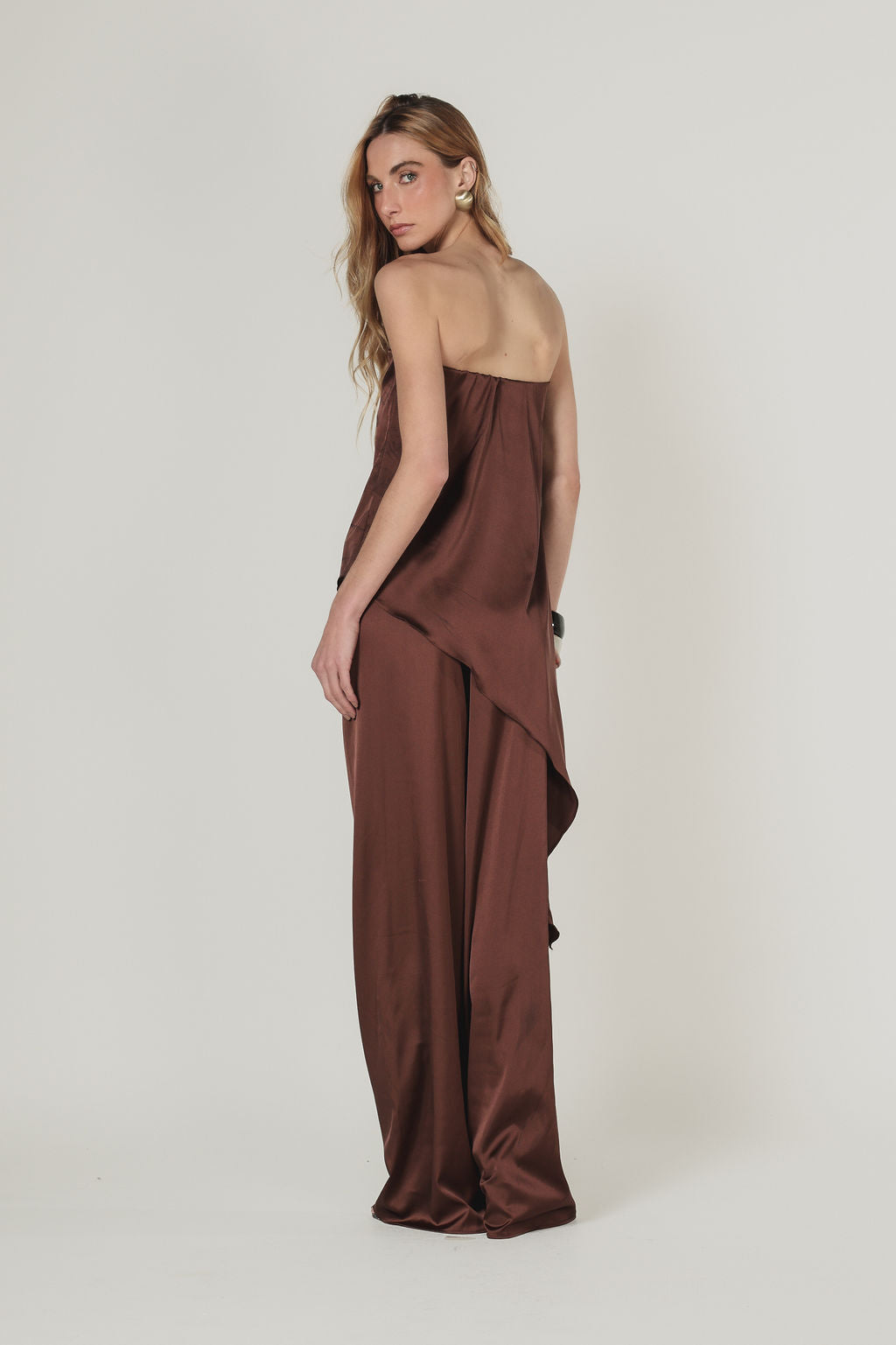 Blusa Assimétrica Cetim Marrom