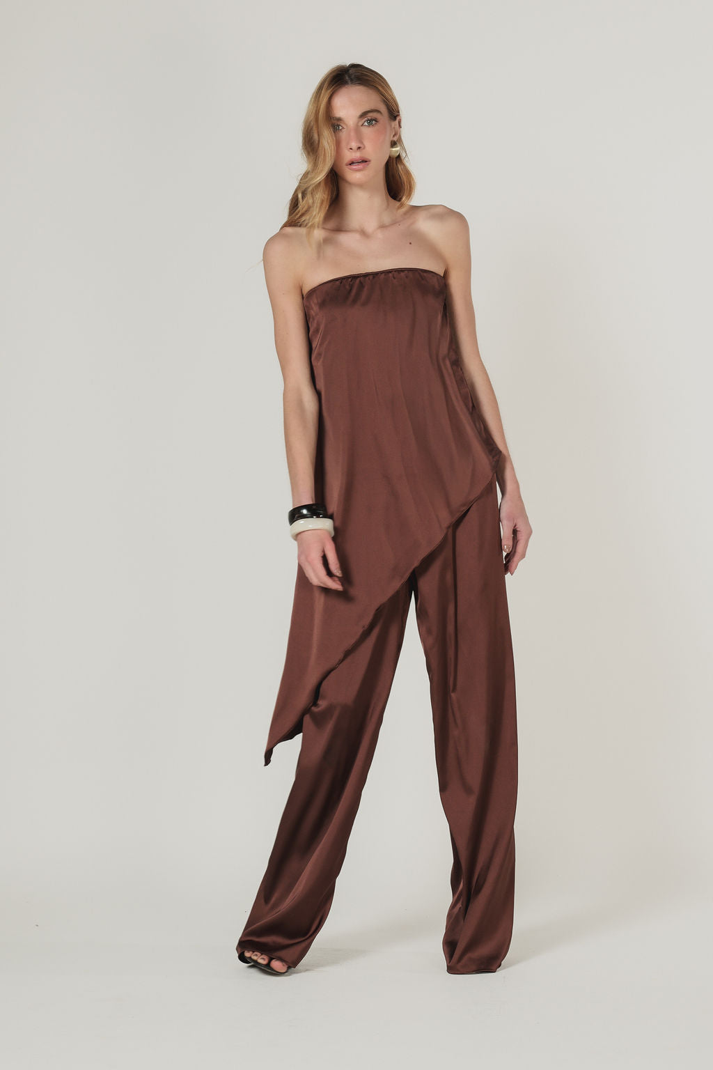 Blusa Assimétrica Cetim Marrom