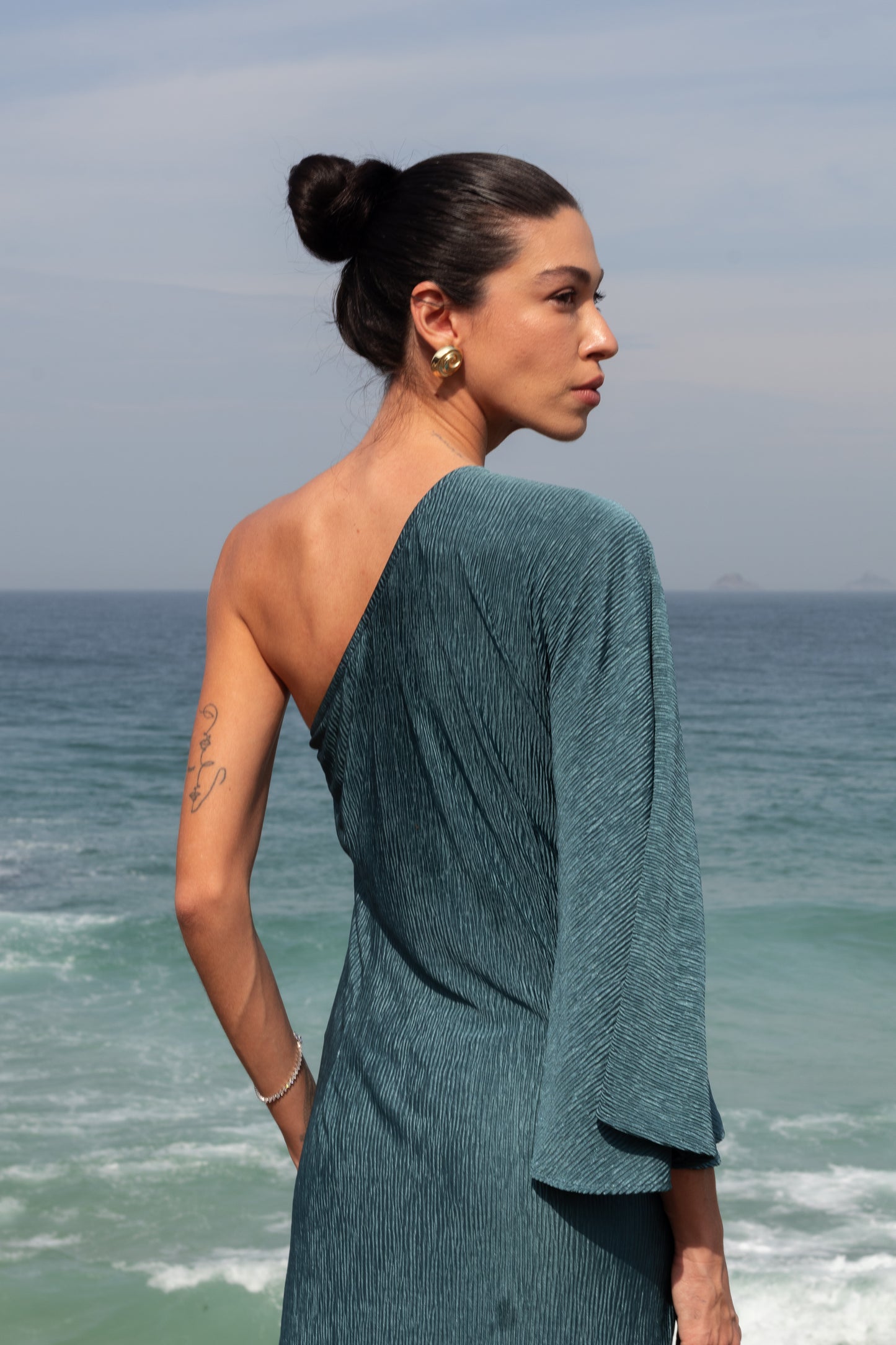 Vestido Longo Plissado Metal Verde Petróleo