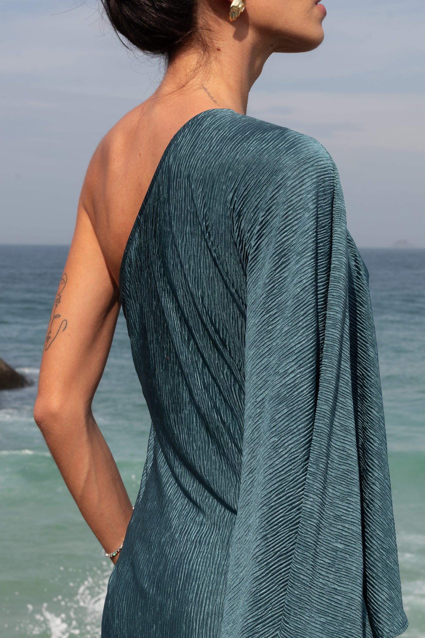 Vestido Longo Plissado Metal Verde Petróleo
