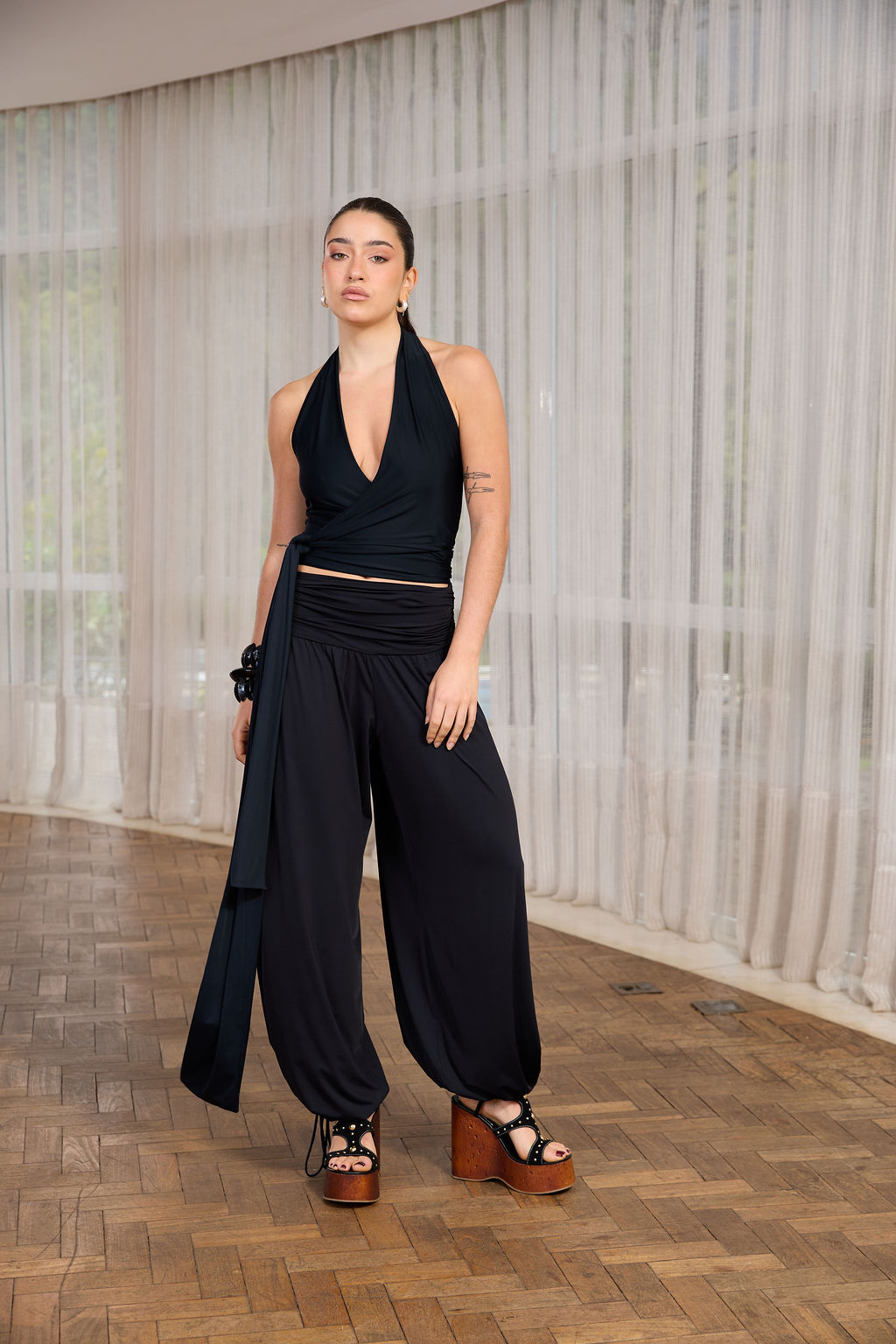 Calça Aladin Barra Ajustável Malha Preta