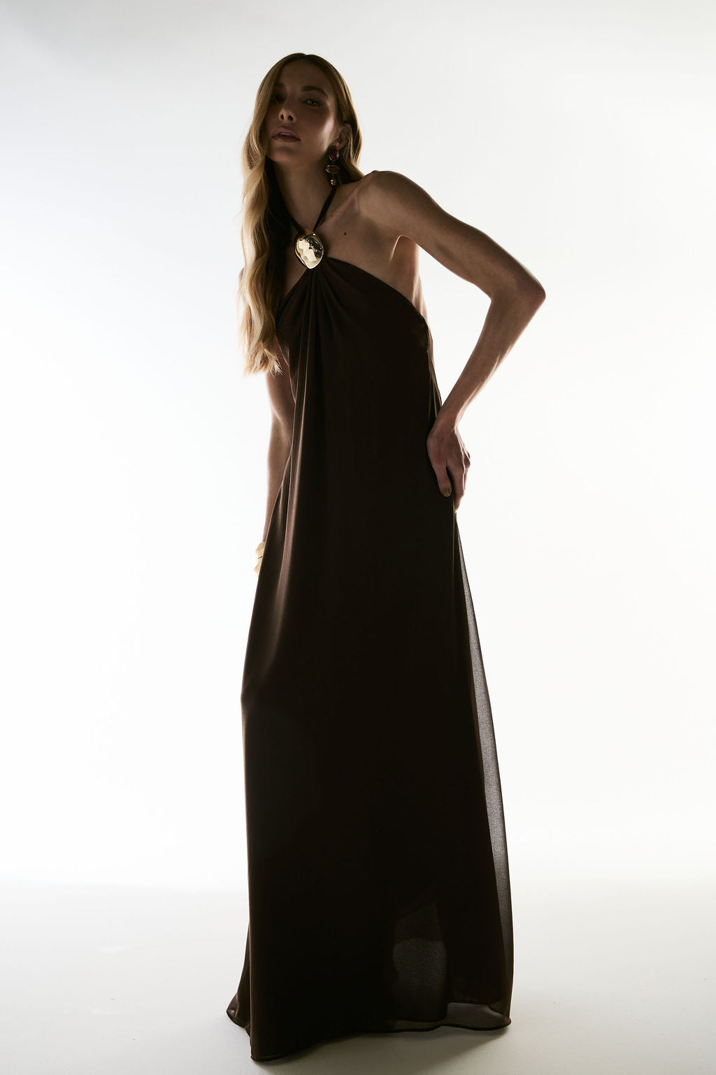Vestido Longo Frente Única Metal Marrom