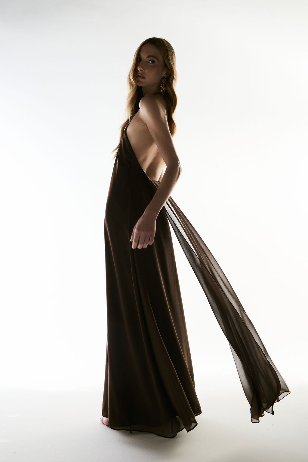 Vestido Longo Frente Única Metal Marrom