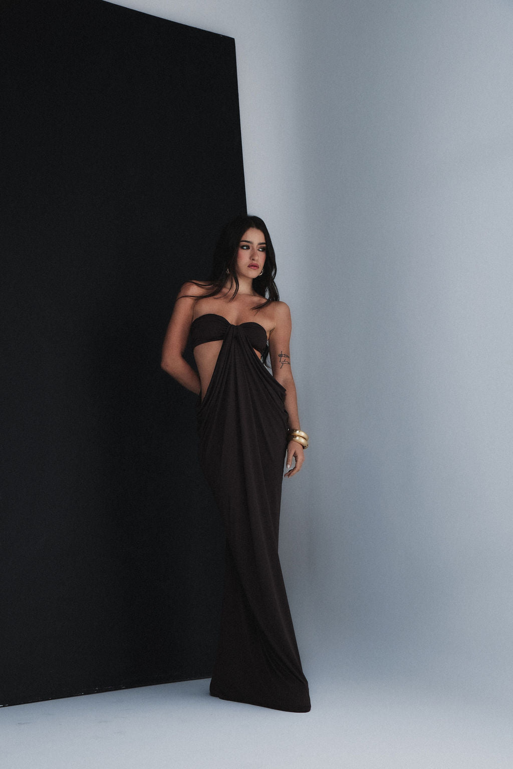 Vestido Longo Cut Out Drapeado Marrom